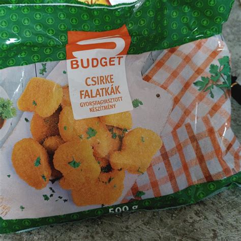 Kész csirke falatkák tányéron