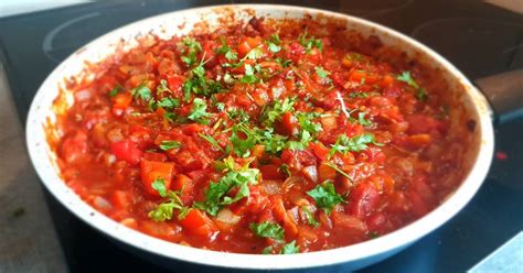 Salsa szósz és friss alapanyagok
