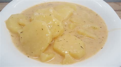 krumplifőzelék tálban
