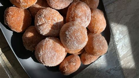 házi tönköly fánk a tányéron