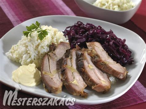 Előkészített pulykacomb fokhagymával és baconnel