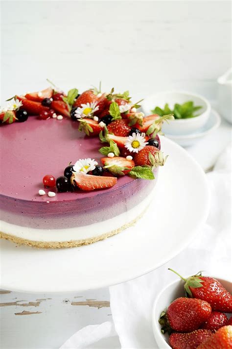 Több színű krémes torta