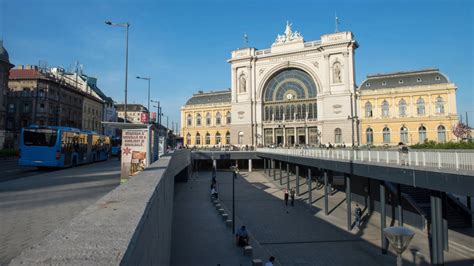 Burger King embléma és Keleti Pályaudvar