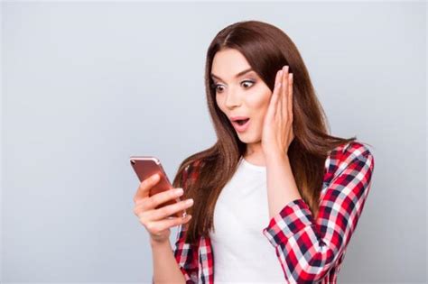 Mobiltelefon, amin szexi üzenetek láthatók
