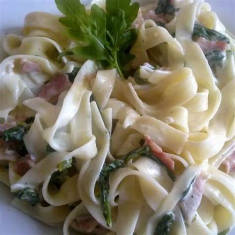 Tagliatelle tészta a raguval