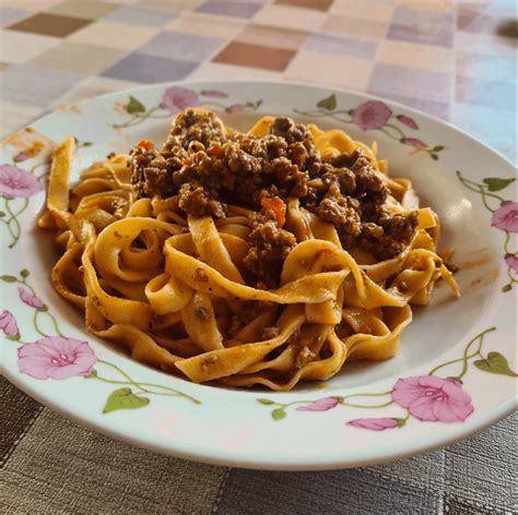 Házi készítésű édes bolognai ragu