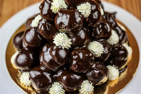 profiterol torta