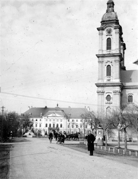 Régi fotó Lefi bácsiról és a kezdeti cukrászdáról
