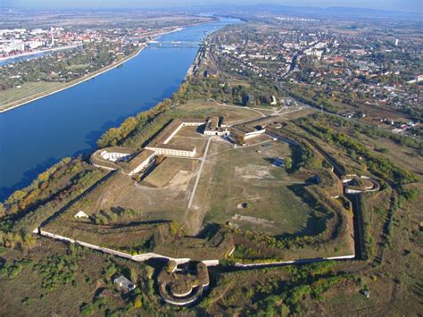 Monostori Erőd belső udvara