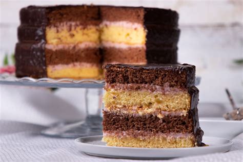 Métereskalács-torta díszítéssel