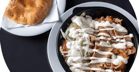 kebab tál egy asztalon